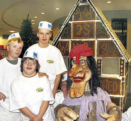 DRK-Sch&uuml;ler kreierten R&uuml;gens gr&ouml;&szlig;tes Lebkuchenhaus