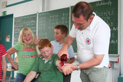 H&auml;nde die helfen schlagen nicht