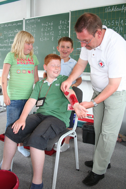 H&auml;nde die helfen schlagen nicht