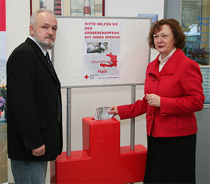 Landr&auml;tin Kerstin Kassner unterst&uuml;tzte die Spendenopfer mit einer   Sammelaktion im Landratsamt und einer pers&ouml;nlichen Spende.