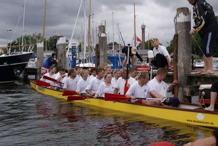 Gro&szlig;es Drachenbootrennen im Lauterbacher Hafen