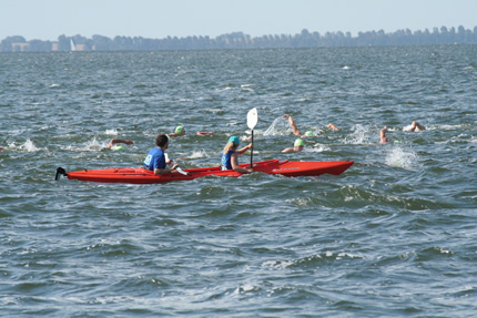 Gro&szlig;es Drachenbootrennen im Lauterbacher Hafen