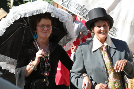 Gro&szlig;es Drachenbootrennen im Lauterbacher Hafen