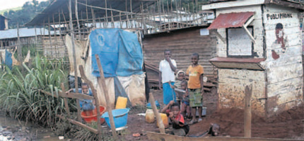 Die Armut im Kongo ist sehr gro&szlig;. Trotzdem haben die dort lebenden Menschen das Lachen nicht verlernt.