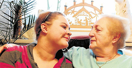 Ein Herz und eine Seele: Oma Hella und Enkelin Laura, die beide Eltern durch Krebsleiden verlor.