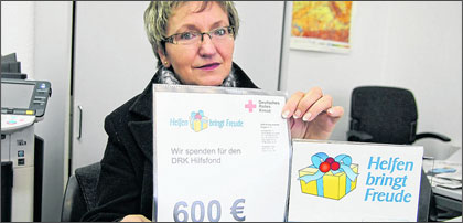 Petra R&auml;tzel vom DRK-Ortsverein Bergen brachte 600 Euro in die OZ-Redaktion. &bdquo;Wir haben das Geld f&uuml;r die Weihnachtsaktion traditionell bei unserem Tilwozer Weihnachtsbasar gesammelt&ldquo;, sagte sie.