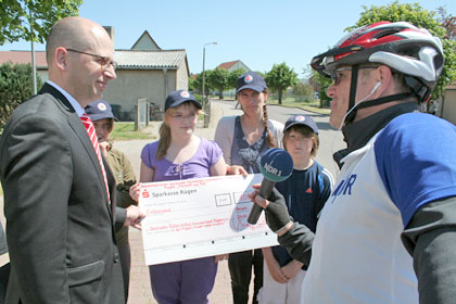 J&uuml;rgen Kalk und Matthias Mills in der Tischlerei der DRK-Werkst&auml;tten
