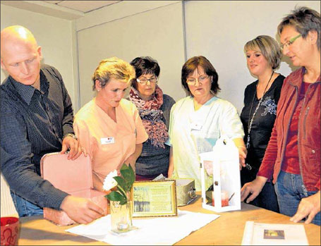 Diese Arbeitsgruppe des Pflegeheimes Binz des Deutschen Roten Kreuzes hat das Konzept f&uuml;r einen noch w&uuml;rdevolleren Abschied von verstorbenen Mitbewohnern vorbereitet