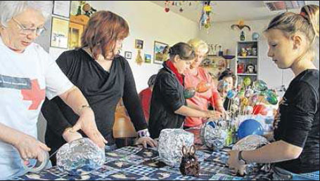 Bunte Osterk&ouml;rbchen entstanden vor knapp einem Jahr in der Bastelstunde