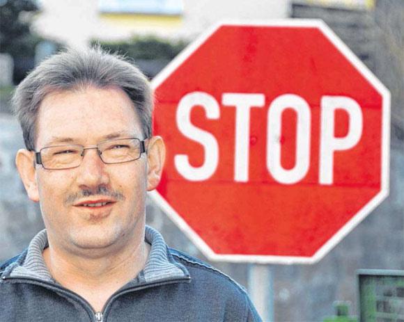 Stop: Ehrenamt geht jeden an, meint der Messebeauftragte Jörg Schlanert vom DRK-Kreisverband. Foto: Holger Vonberg