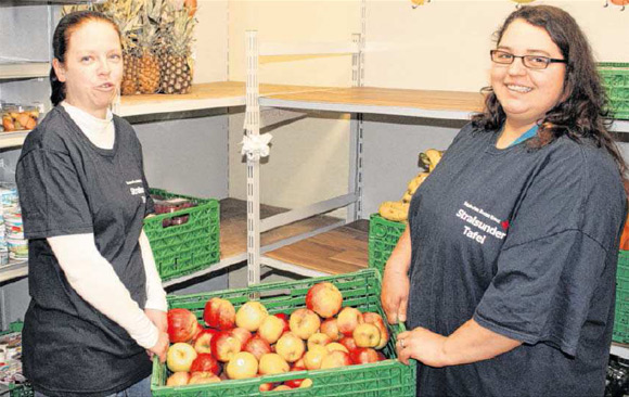 Stephanie Lorenz und Marianne Nies gehören zu den guten Gesietern, die die Arbeit der Stralsunder Tafel unterstützen